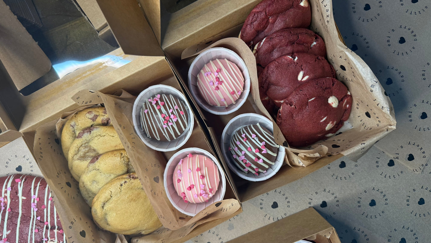 Hot Chocolate Bomb & Cookie Box